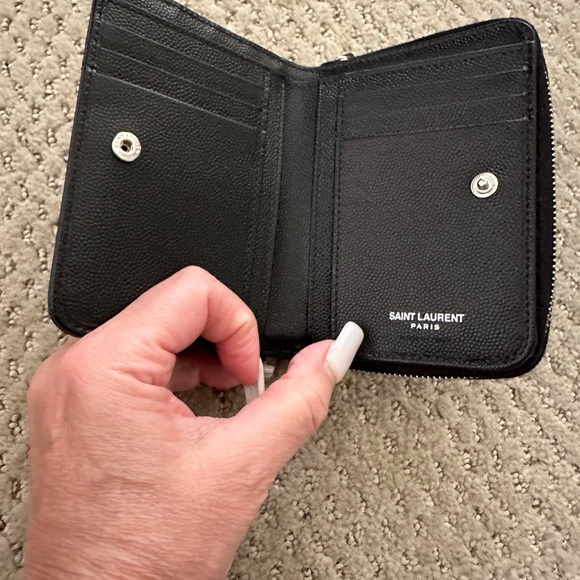 CASSANDRE MATELASSÉ COMPACT ZIP AROUND WALLET IN GRAIN DE POUDRE LEATHER - Picture 11 of 14